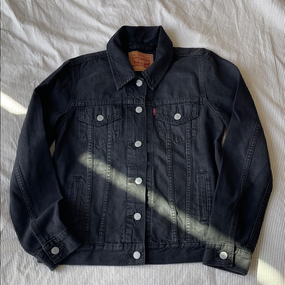 Levi’s black denim jacket women’s size S